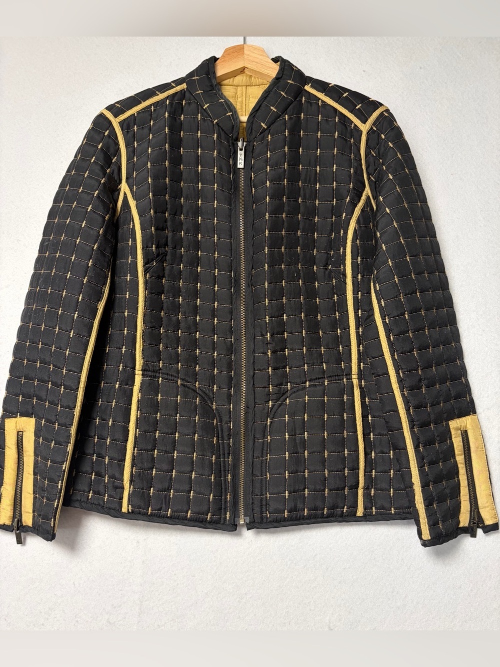 Vintage Oleg Cassini Reversible Quilted 100% Silk Jacket Black Gold
Size Large